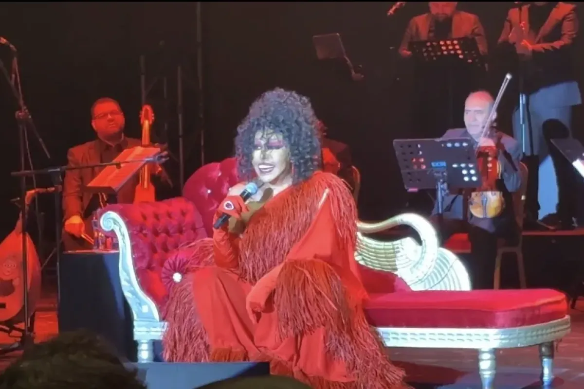 Kuşadası’nda yuhalanmıştı, olaylı konserin ardından Bursa’da sahne aldı