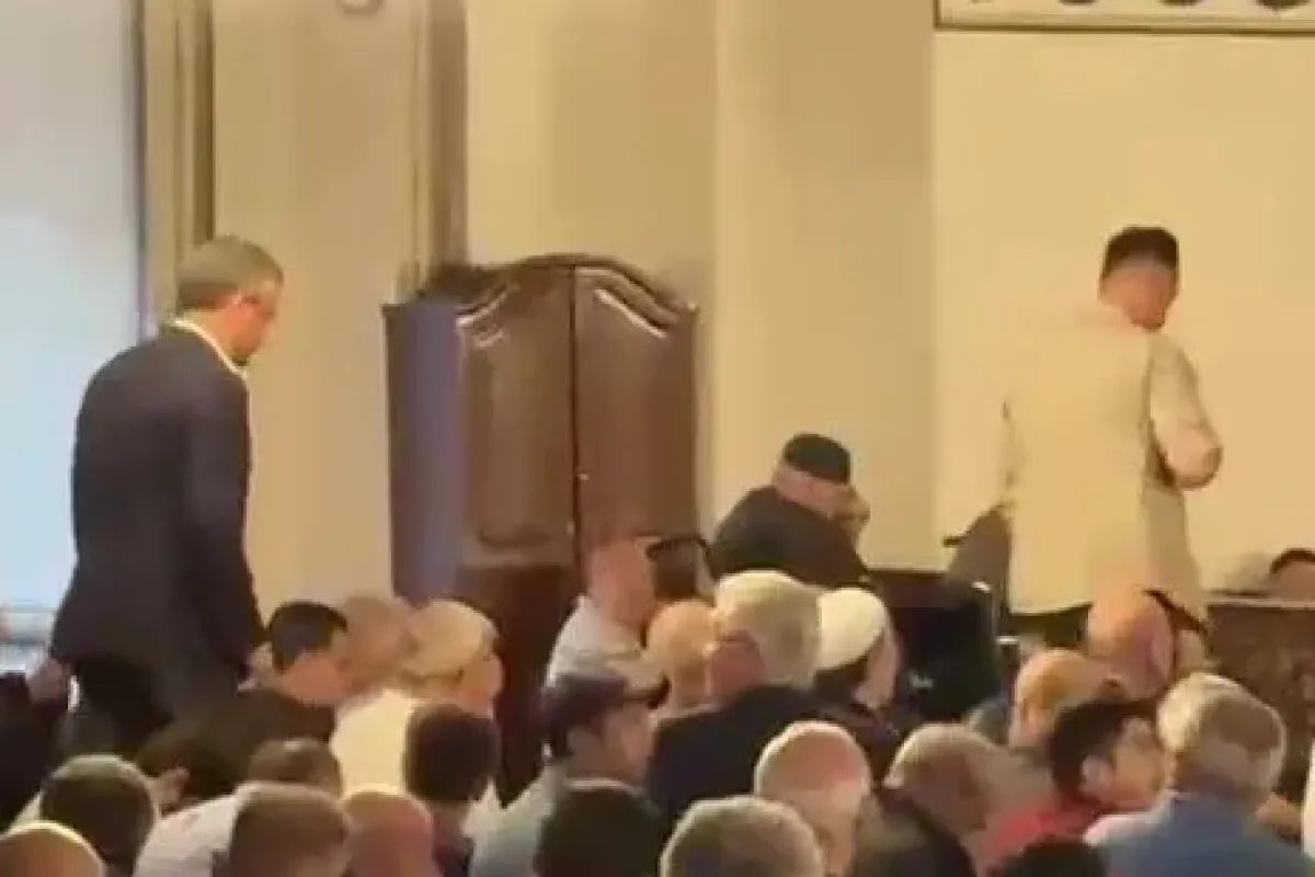 Özgür Özel, cuma namazını Bursa Ulu Cami’de kıldı