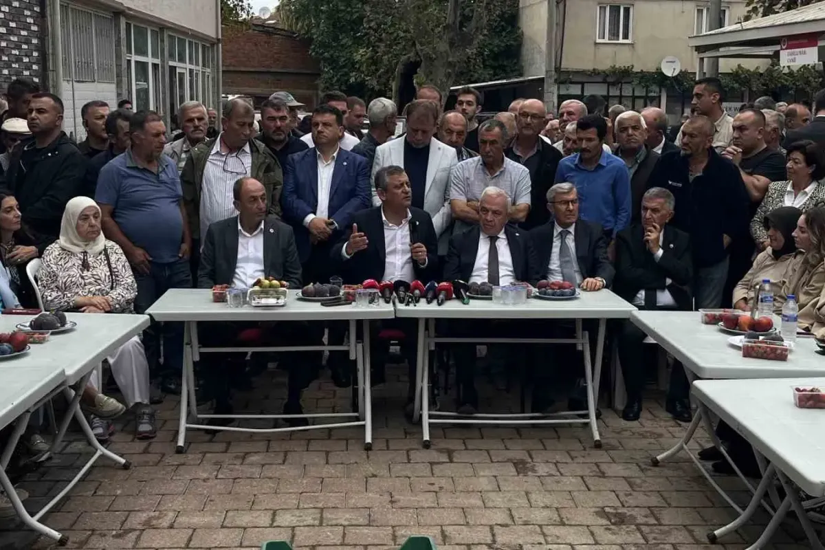 Yeni Parti Genel Başkanı Özel, Bursa’da çiftçilerle bir araya geldi