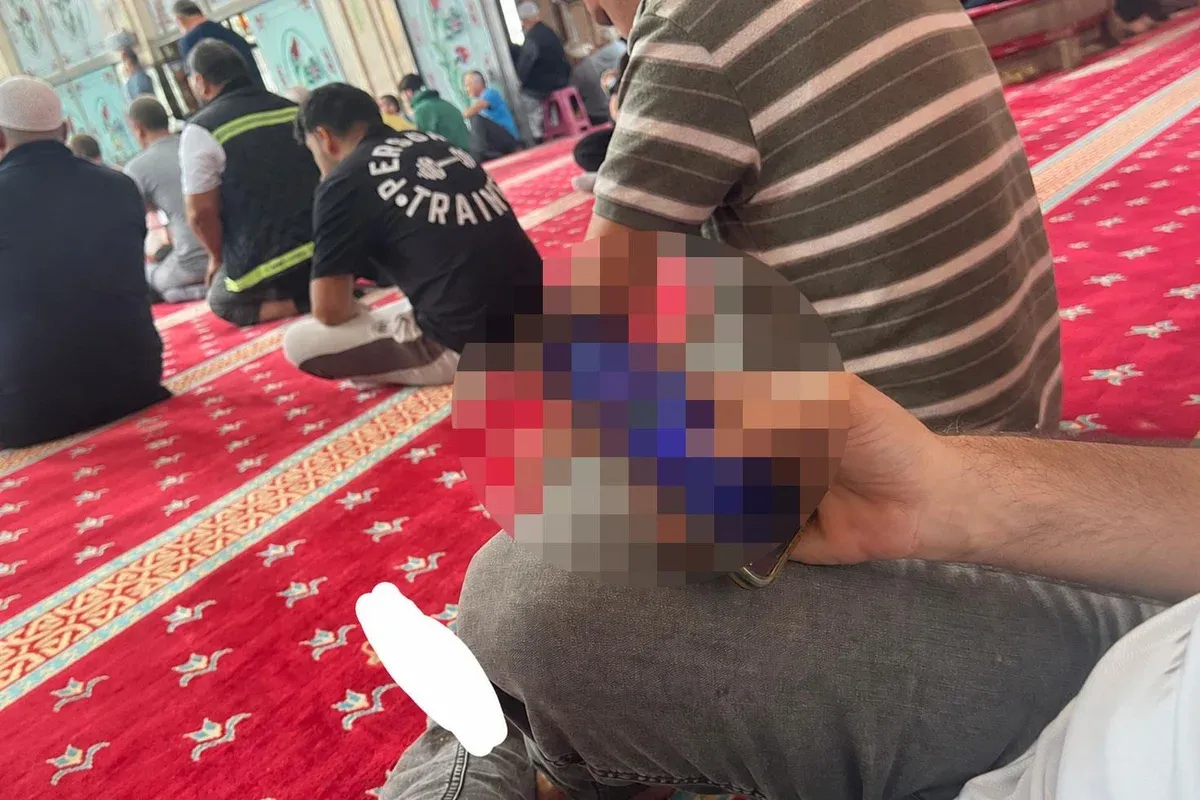 Camide kaydedilen görüntü gündem oldu! “Dayı camide yapma bari”