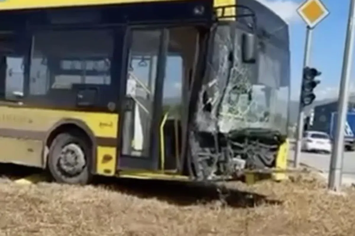 Yolcular ölümden döndü! Bursa’da otobüs yoldan çıktı