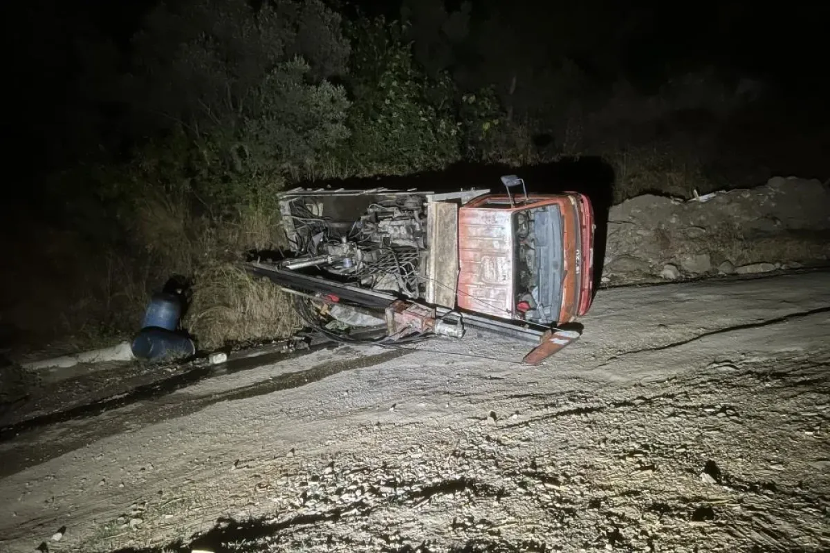 Devrilen iş makinesinde can pazarı yaşandı!