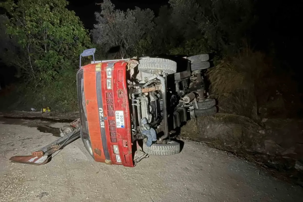 Bursa’da devrilen iş makinesinde sıkışan sürücü camdan çıkarıldı