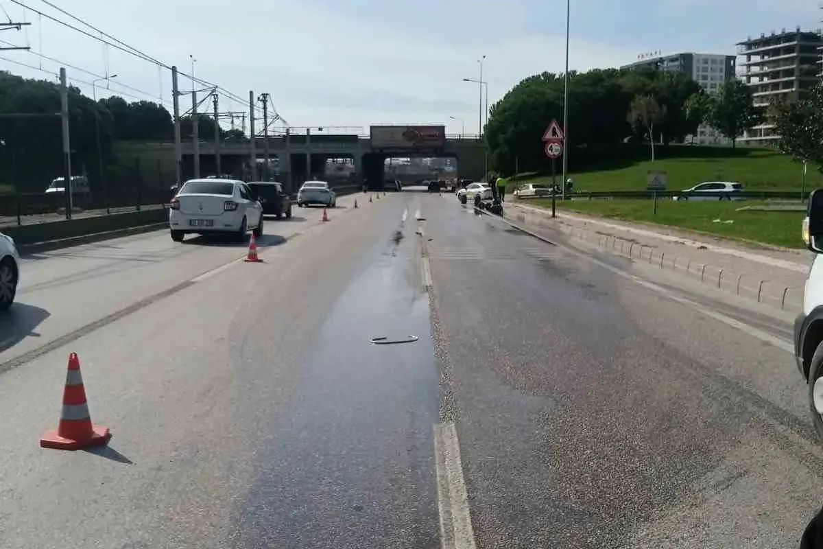 Bursa’da yola dökülen kimyasal madde paniğe sebep oldu, trafik kilitlendi