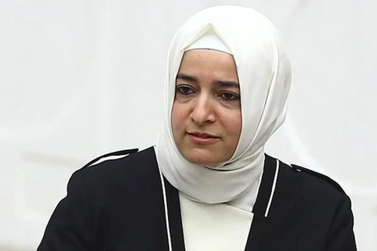 Fatma Betül Sayan Kaya neden istifa etti, fon iddiası ne?