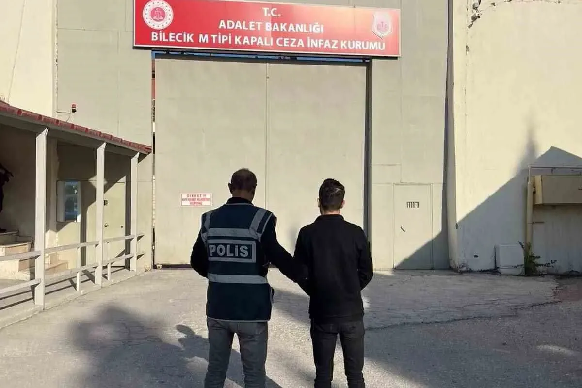 ’Adınıza kredi çekildi’ dedi, 6 bilezik ve altınları aldı