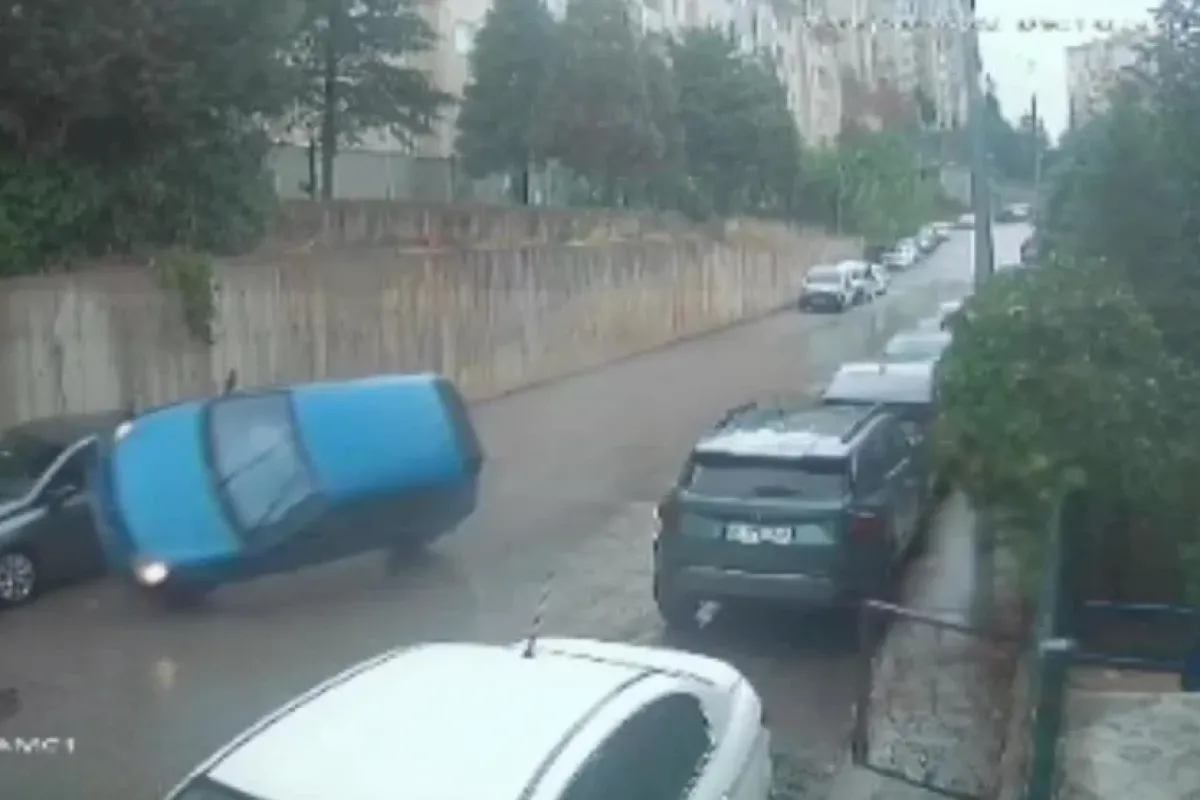 Bursa’da park halindeki 3 araca çarptı, ters döndü