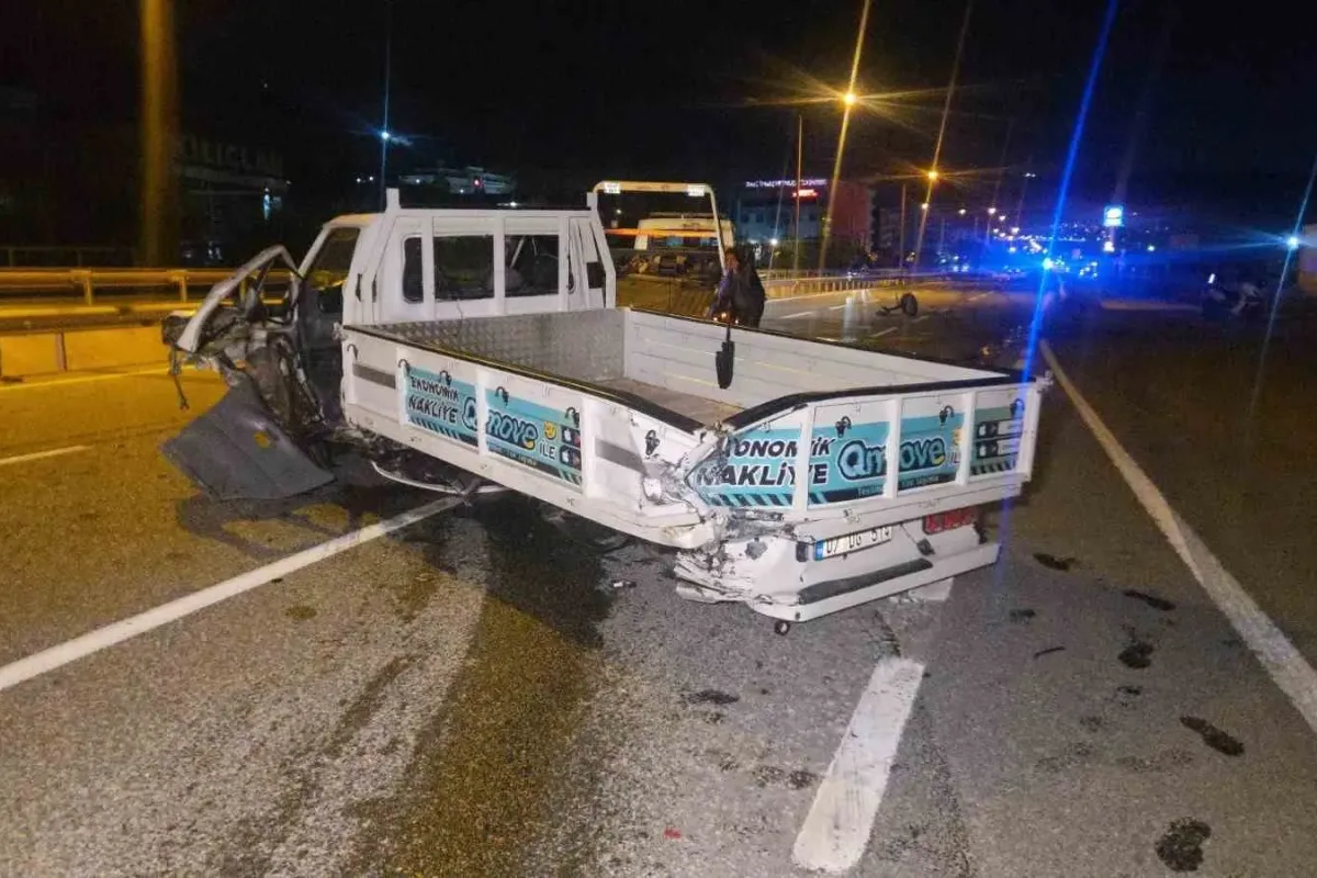 Kamyonete çarpan otomobil, 250 metre savrularak takla attı: 1’i ağır 3 yaralı