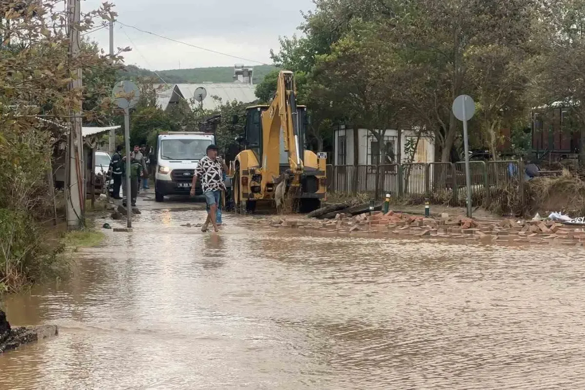 Mudanya Esence’de sel ve su baskınına müdahale sürüyor: 78 personel sahada