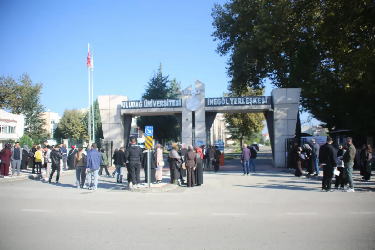 İnegöl’de KPSS heyecanı! Adaylar içeride aileler dışarıda