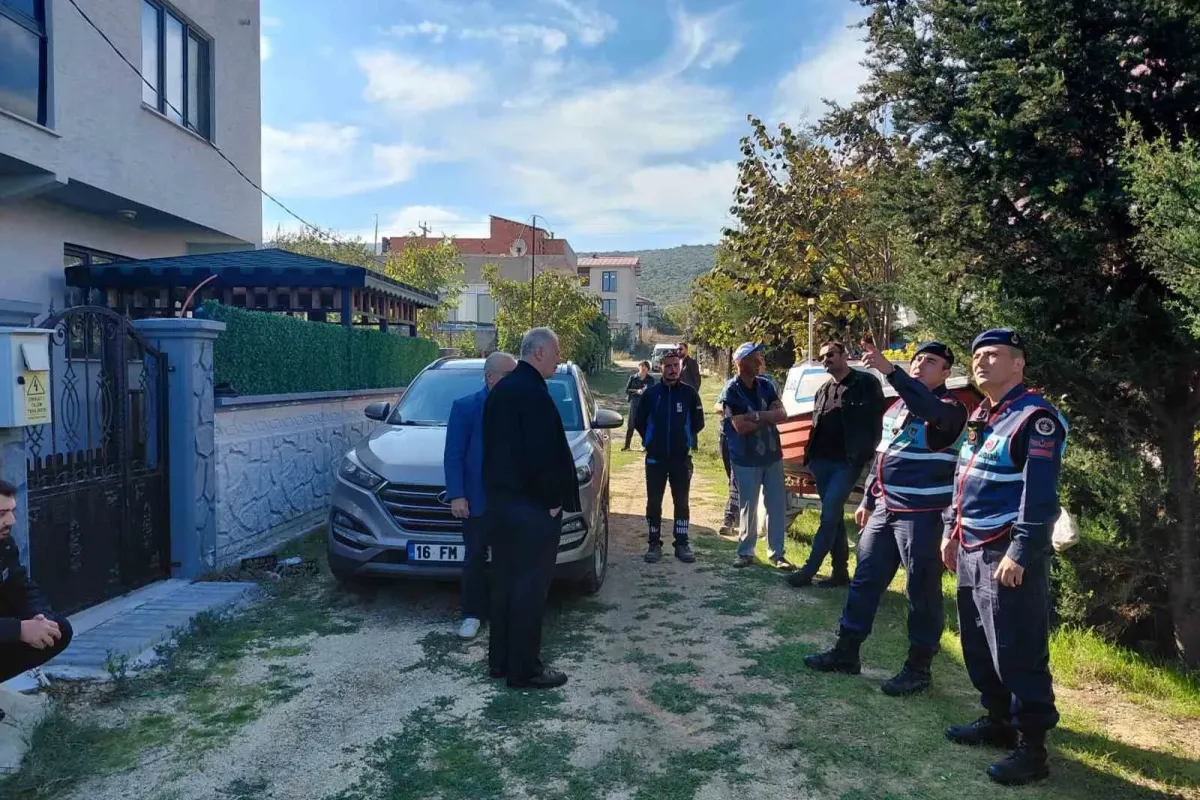 Bursa’da çatıya çıkıp yıkıma direndi...Mudanya’da gergin bekleyiş
