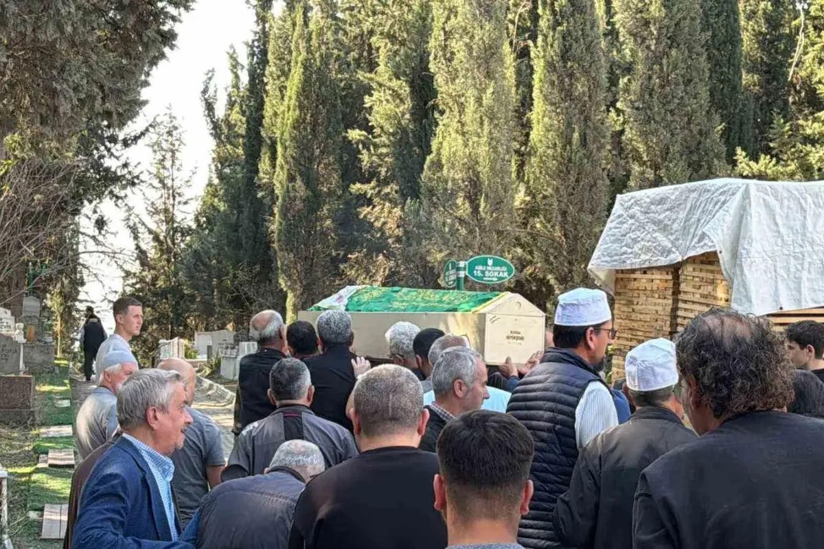 Manisa’daki feci kazada hayatını kaybeden 11 kişi son yolculuğuna uğurlandı