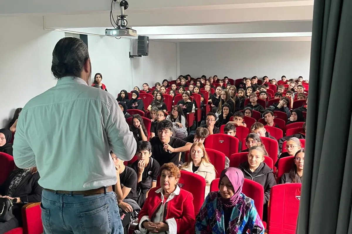 İnegöl’de Turgut Alp Anadolu Lisesi’nde afet bilinci anlatıldı
