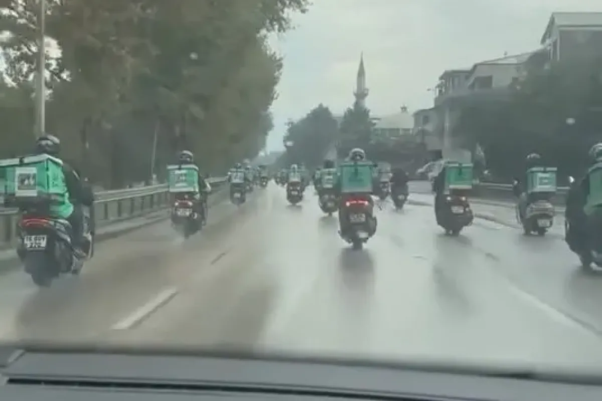 Bursa’da yüzlerce motokurye, vefat eden arkadaşları için konvoy yaptı