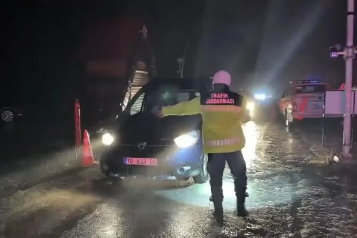 Kar kalınlığı 20 santimetreye ulaştı: Jandarma denetime geçti