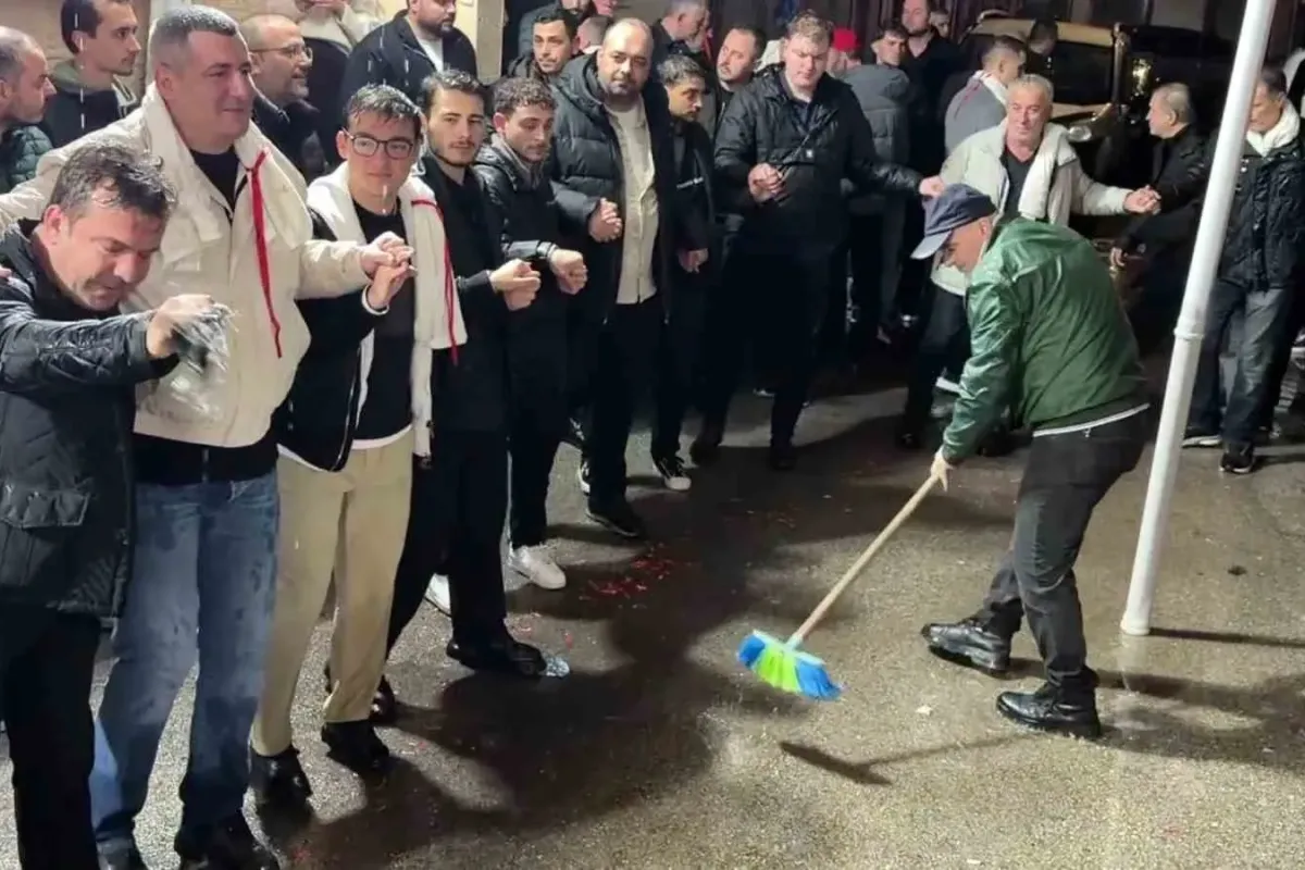 Bursa’da yağmur altında Arnavut damat coşkusu