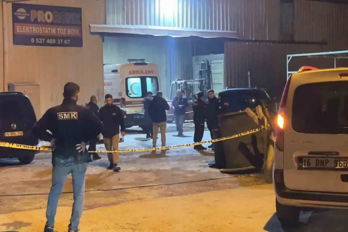 Demir bloğun altında kalan 24 yaşındaki genç hayatını kaybetti