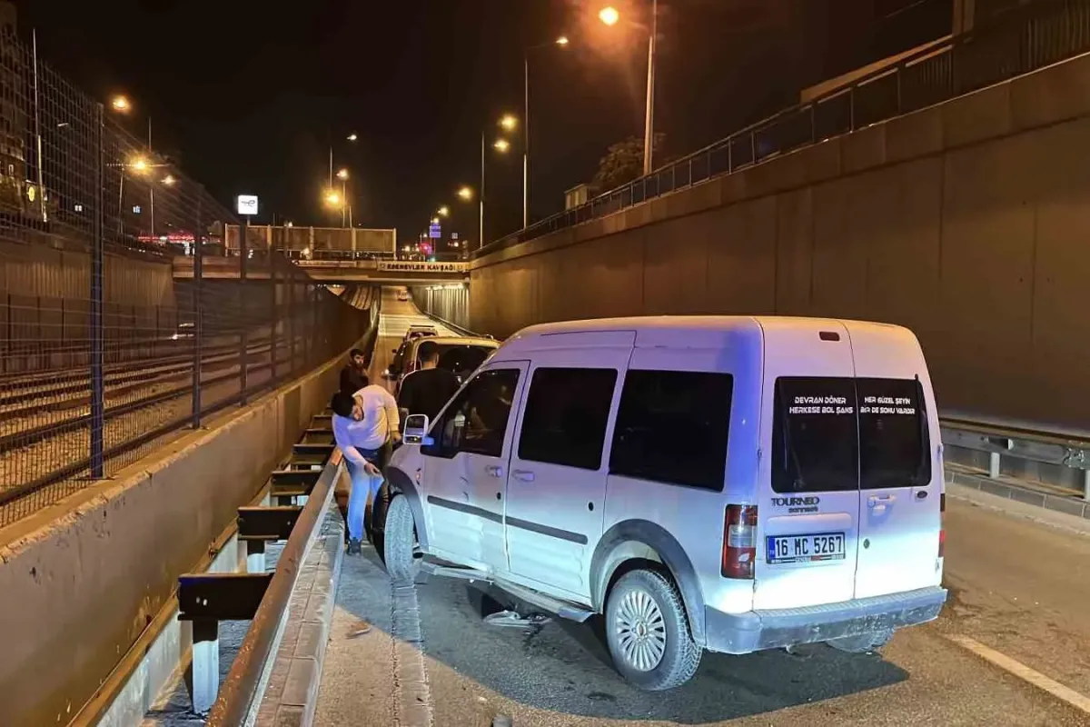 Otomobile çarpan motosiklet sürücüsü yaralandı
