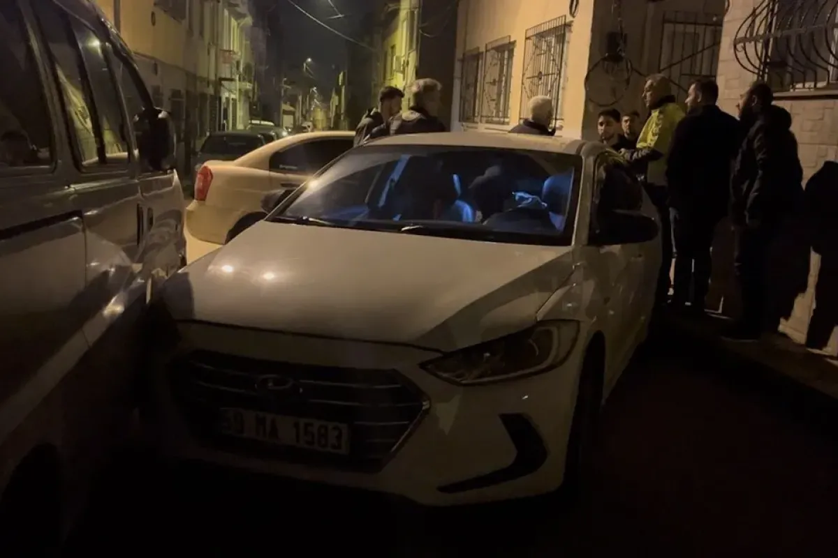 Bursa’da önce otomobille kovaladı, kaza yaptırdı... Kaldırım taşıyla peşine düştü