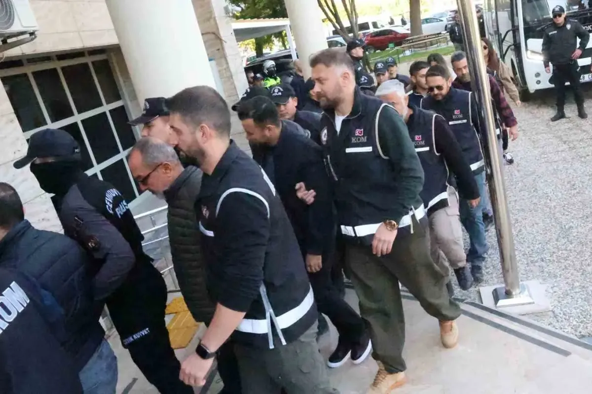 Milas Belediyesi operasyonunda 18 tutuklama