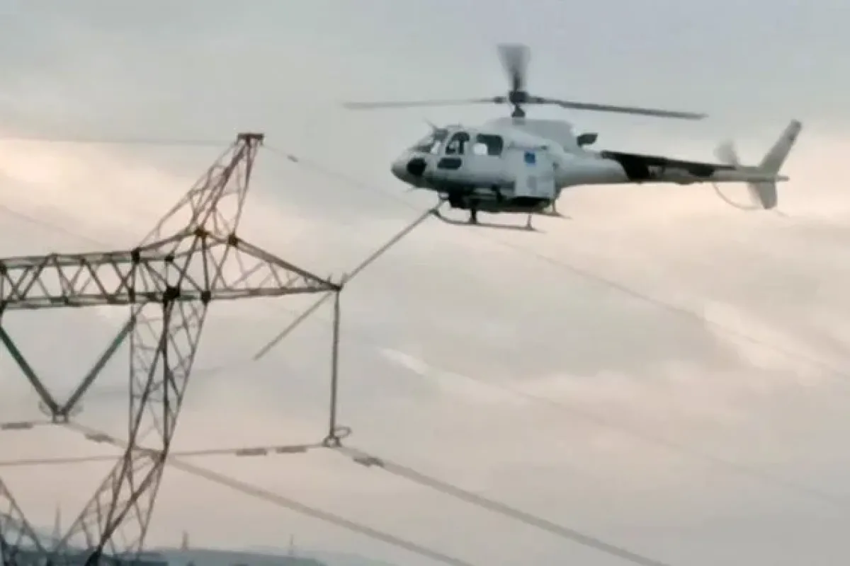 Herkes merakla bu helikopteri izledi