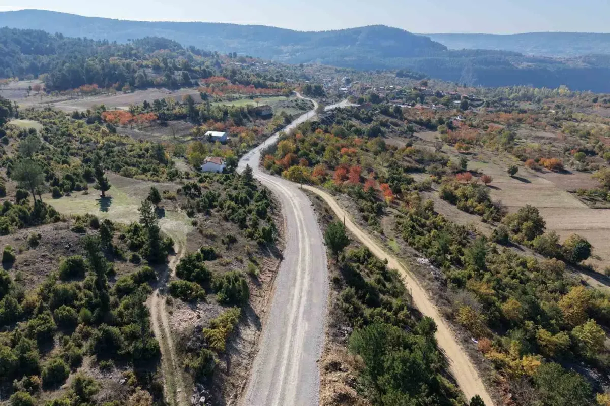 Keles’in üç mahallesinde yol mesaisi
