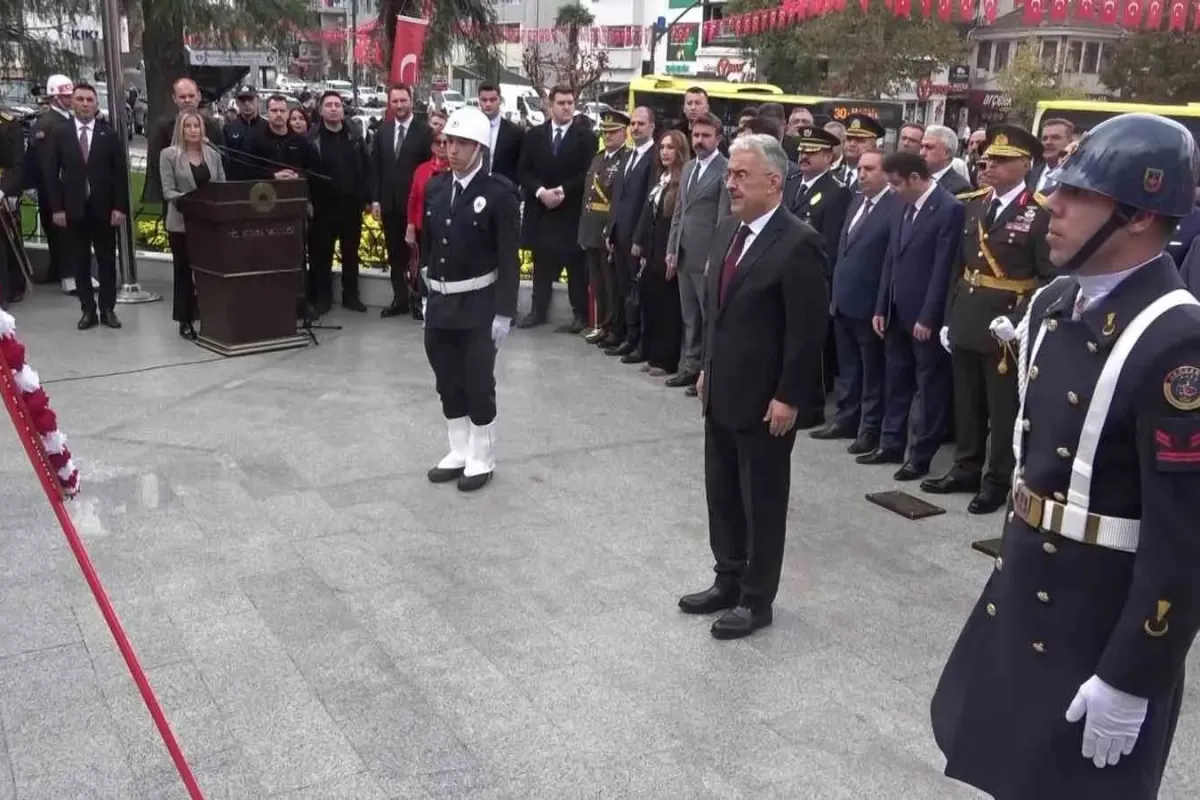 Cumhuriyetin 103. yılında Atatürk Anıtı’na çelenkler sunuldu