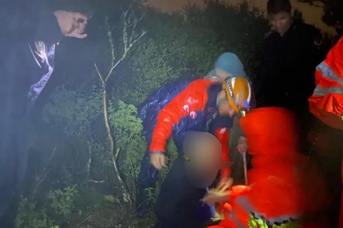 Traktörle giden yaşlı çift jandarma sırtında döndü!