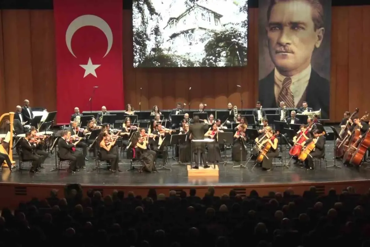 Bursa’da Cumhuriyet coşkusu senfonik ezgilerle yükseldi