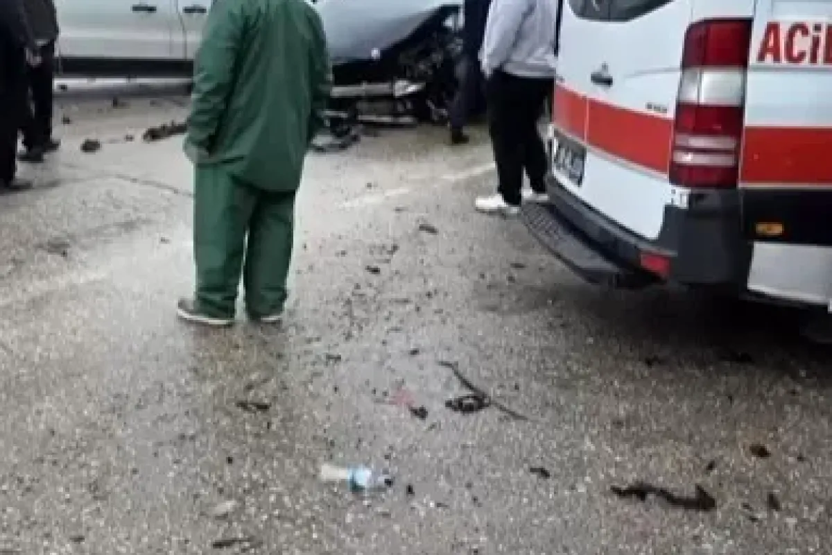 Bursa’da yağmurlu havada 5 araç birbirine girdi: 5 yaralı