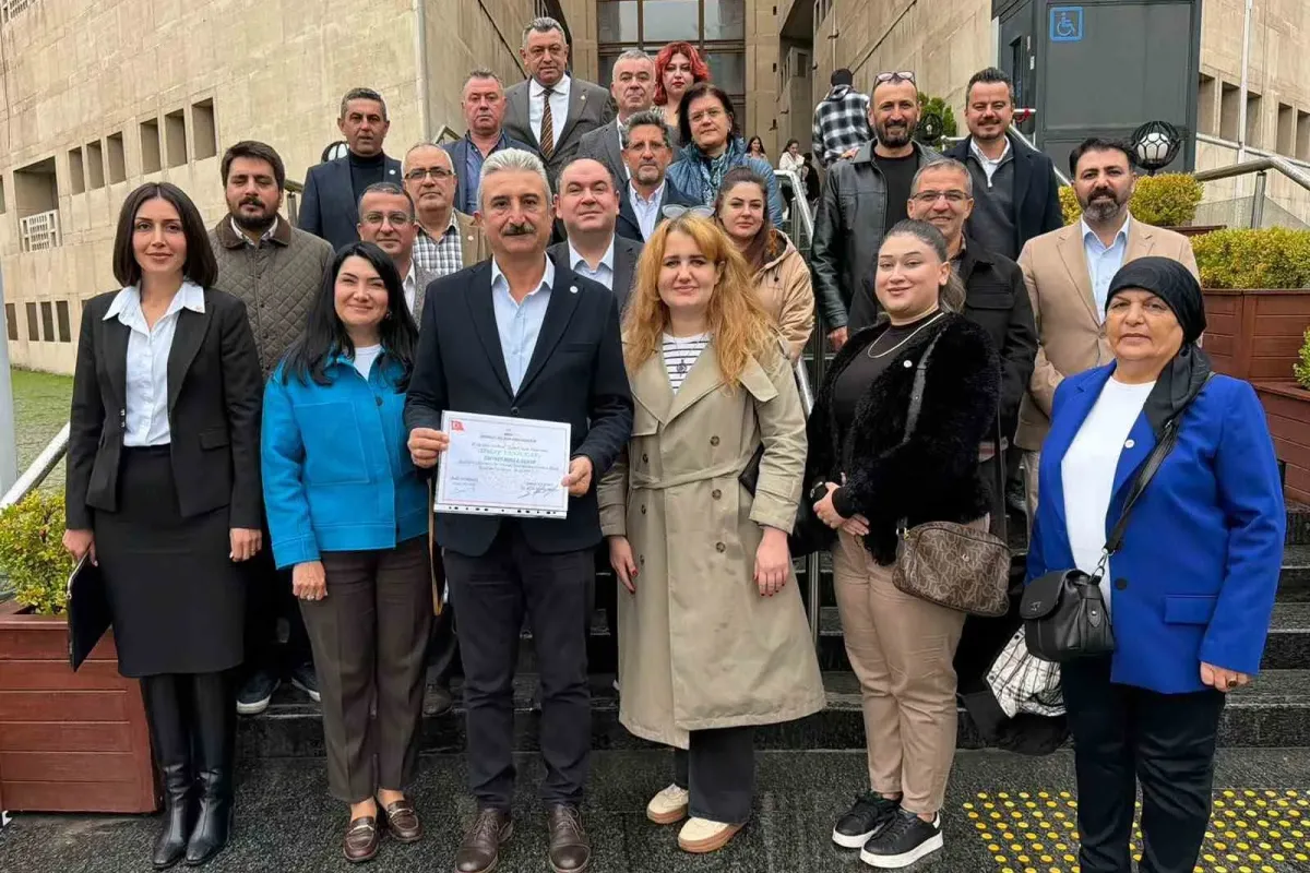 Yeni Parti Bursa İl Başkanı Yeşiltaş mazbatasını aldı