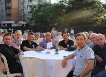 83 yaşındaki öğretmen yıllar sonra öğrencileriyle buluştu
