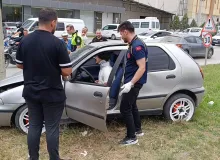 Kontrolden çıkan otomobil beton direğe çarptı: 1 yaralı