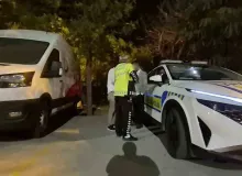 Alkollü sürücünün aracını teslim almaya gelen yakını da alkollü çıktı