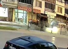 Bursa’da 10 kişinin yaralandığı kaza kameraya yansıdı