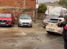Bursa’da sağanak yağış hayatı olumsuz etkiledi: Pazar yerleri ve sokaklar göle döndü