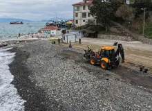 Büyükşehir ekiplerinden sahillerde temizlik çalışması