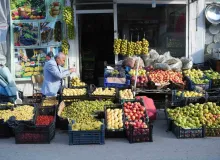 Muş’ta 40 yıllık gelenek: Güz armutlarını ipe dizerek saklıyor