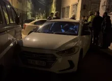 Bursa’da önce otomobille kovaladı, kaza yaptırdı... Kaldırım taşıyla peşine düştü