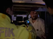 Bursa’da alkollü sürücü, polis uygulamasından kaçarken trafik lambasına çarptı