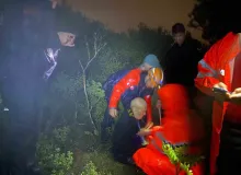Bursa’da mahsur kalan yaşlı çift için seferber oldular: Jandarma sırtında taşıdı
