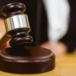 Annesine tecavüze kalkışan abisini öldürdü!