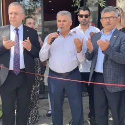 Bu kadarına da pes! Meyhanenin açılışını dualarla yaptılar