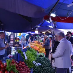 CHP İnegöl Pazaryerinde Esnafın Sorunlarını Dinledi