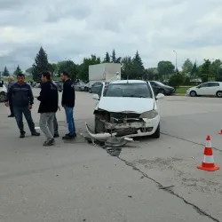 İnegöl'de kavşakta feci kaza! 1 yaralı