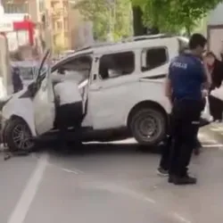 Feci kazada ortalık savaş alanına döndü! Sürücü camdan fırladı