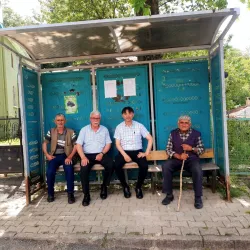 İclaliye’de yıllardır bekleyen durak: Otobüs hâlâ yok