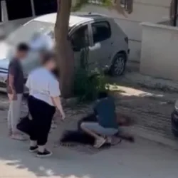 İki kardeş birbirlerini bıçakladı! Biri ölümle pençeleşiyor