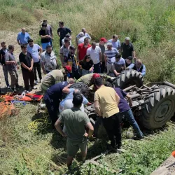 Traktör Köprüden Uçtu, Sürücü Altında Kaldı