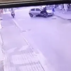 Yapay zeka sanılan kaza gerçek çıktı! Araca böyle yapıştı